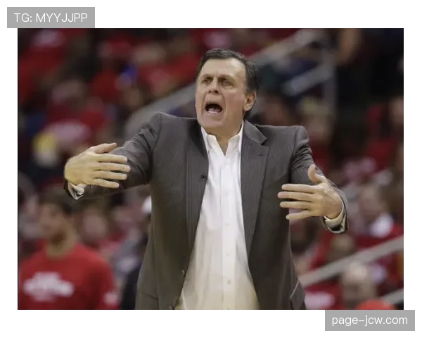 史密斯弹无虚发四投全中 火箭前锋高效表现成逆转关键